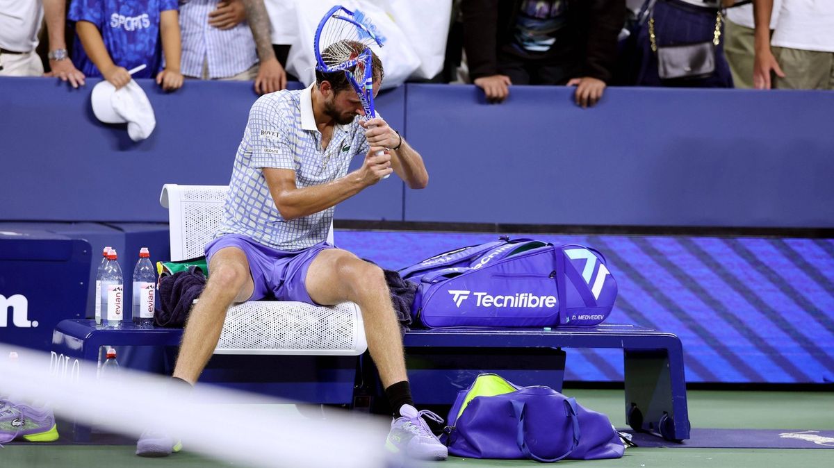 Ničí rakety a trousí škaredá slova. Tenisoví raplové si nemohou pomoct